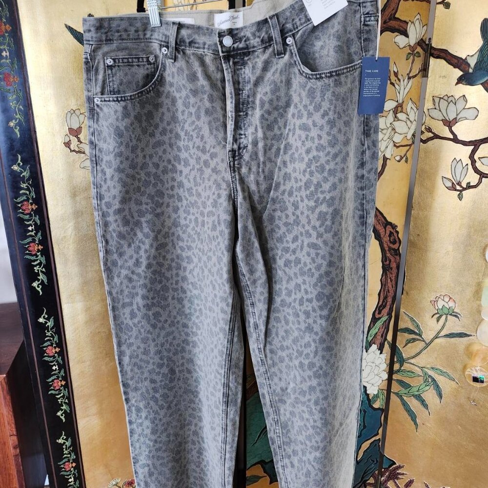 NEW Universal Thread Women's 90s Mid-rise Baggy Leopard Print Jeans Size 16 reg